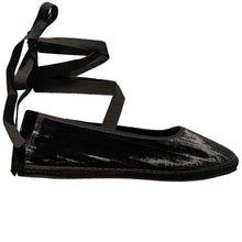 Lade das Bild in den Galerie-Viewer, Black Ribbon Ballet Flat Friulane | Pre Order
