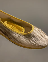 Carregar imagem no visualizador da galeria, Golden Ribbon Ballet Flat Friulane
