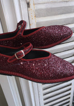 Lade das Bild in den Galerie-Viewer, Mina Burgundy Glitter Mary Jane | Pre Order
